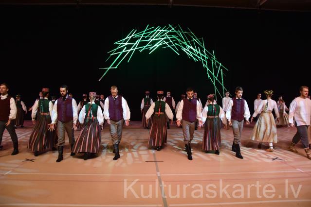 Tautas deju kolektīvu "Ziemas sadancis"